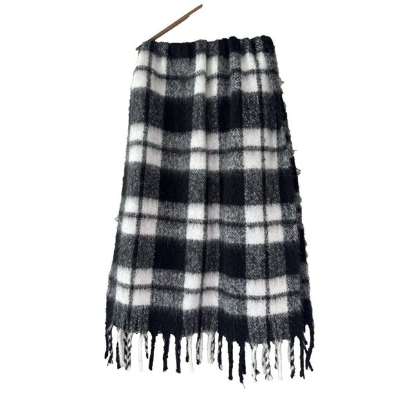 Betsey Johnson Plaid Blanket Wrap Scarf Designer Fuzzy Cozy Grunge Gothic City - Picture 2 of 6